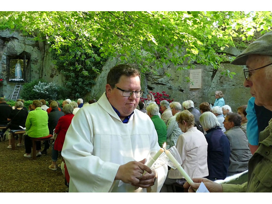 Maiandacht mit Krönung der Fatima-Madonna in Naumburg (Foto: Karl-Franz Thiede)